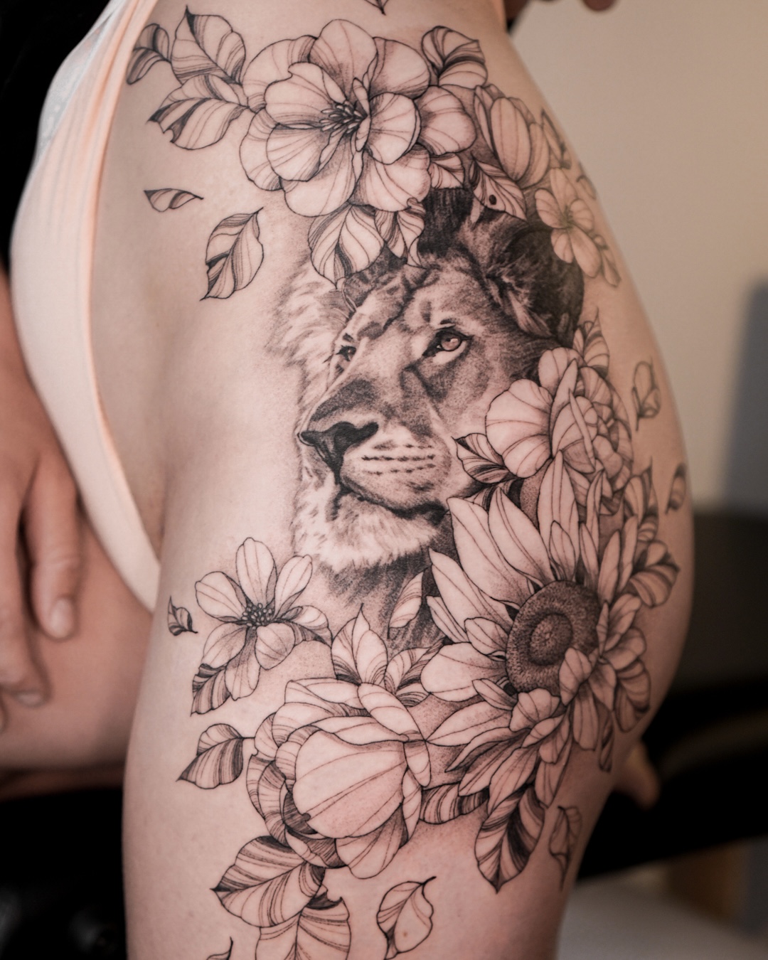 Realism lion and florals tattoo